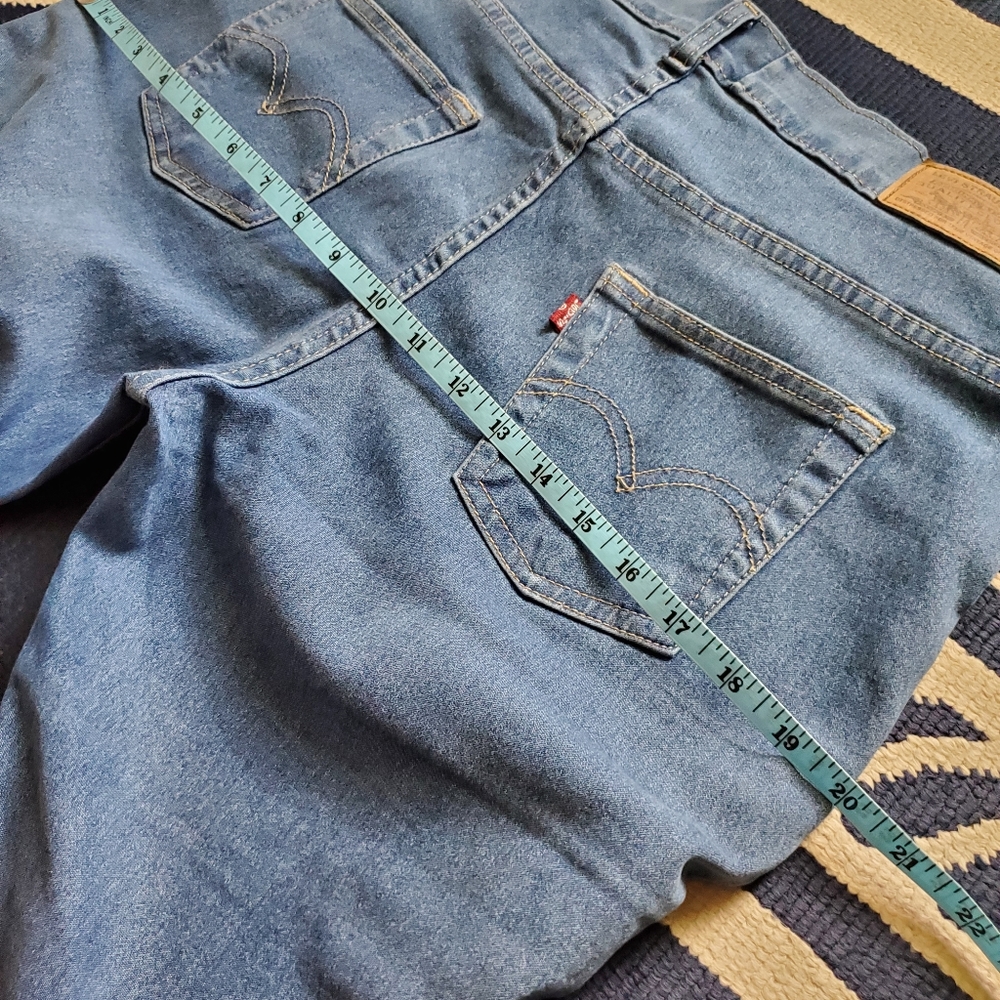Light Levi's High Rise Jeans - Picture 5 of 9